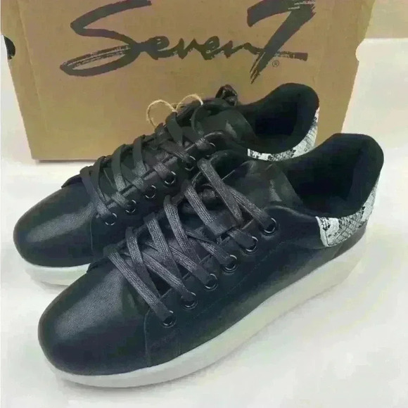 NWB Seven 7 Miki sneaker black snake print women’s size 10 - Picture 3 of 4